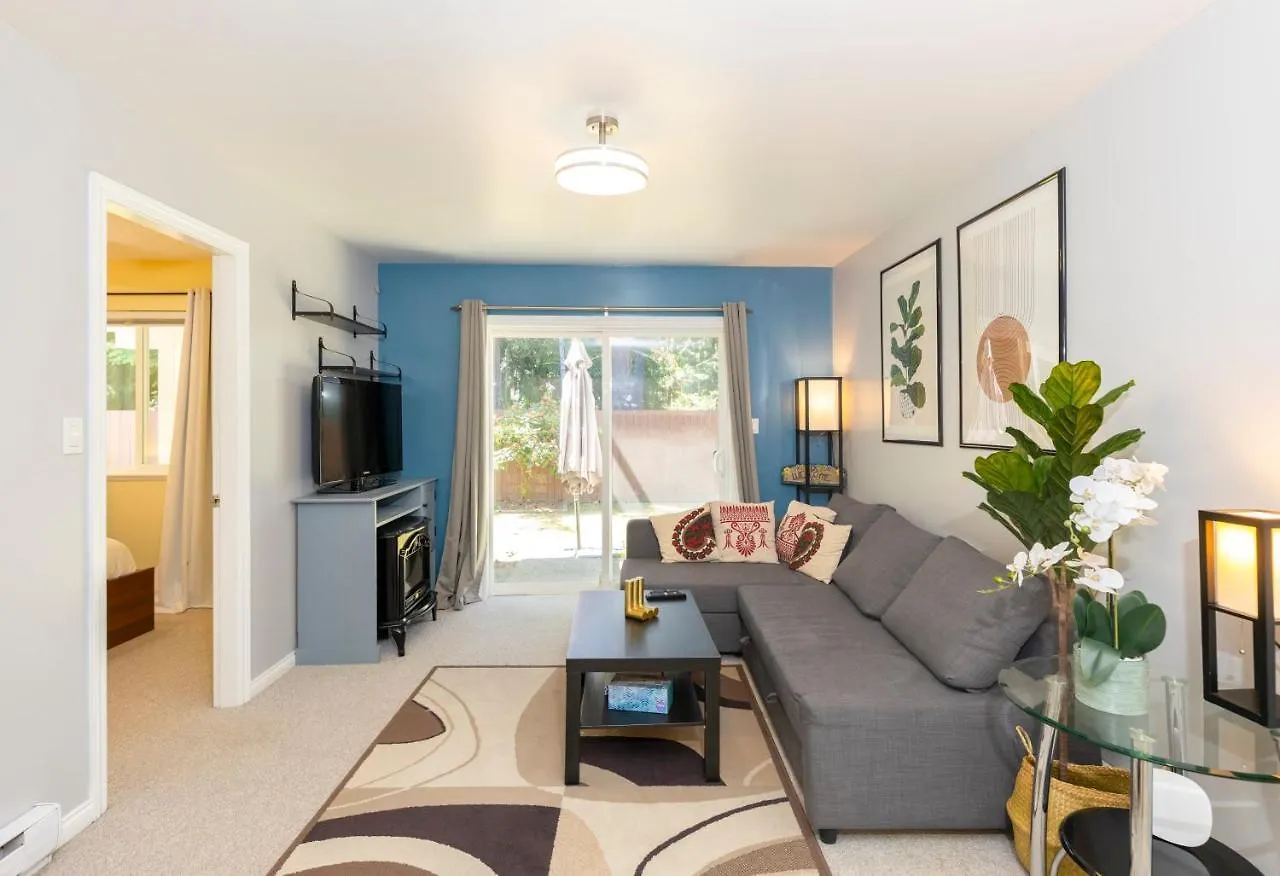 Newly Furnished 2 Bd-1 Wc Centrally Located In Langford Victoria Sleeps 6 0*,  Kanada