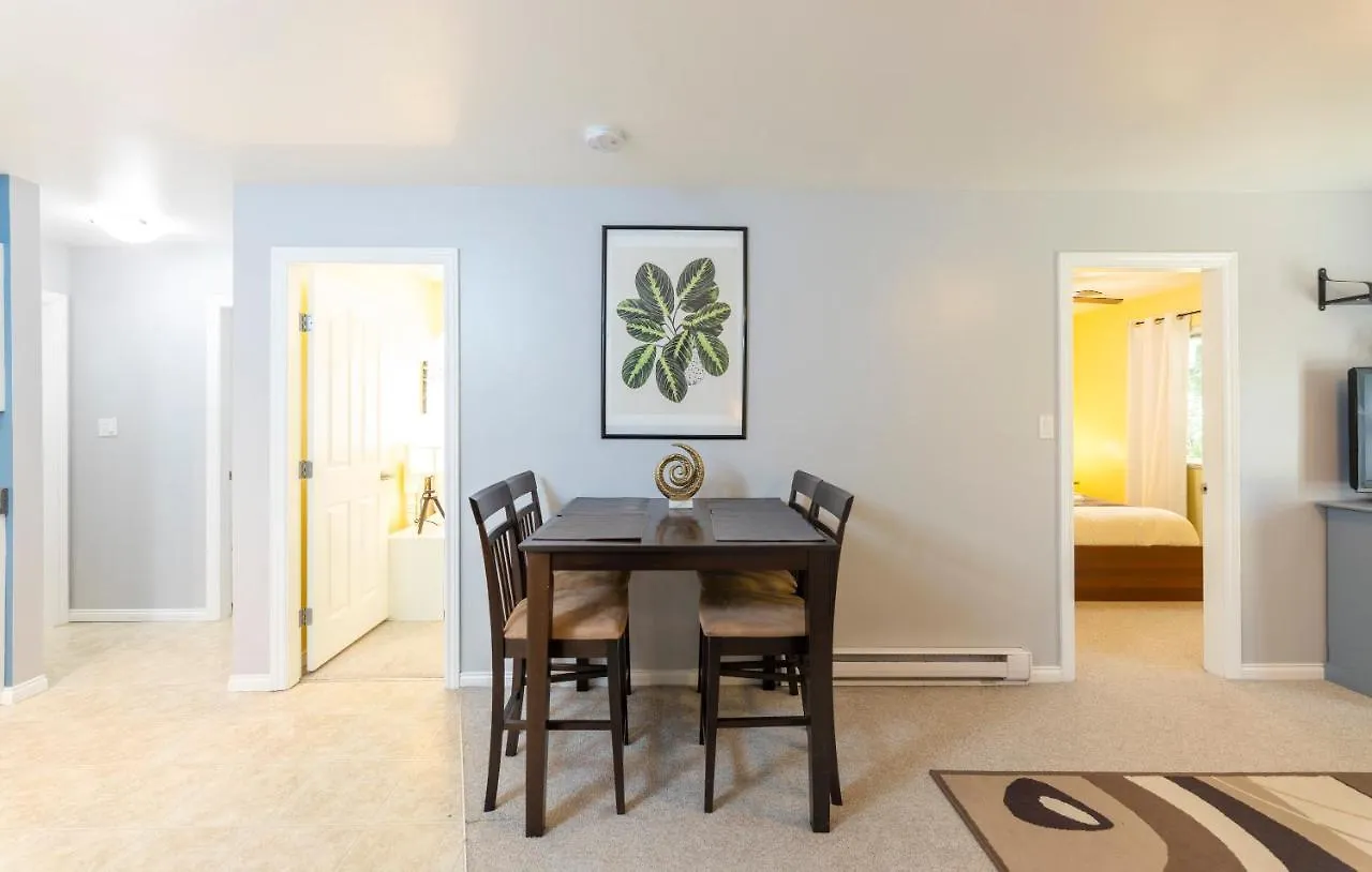 Newly Furnished 2 Bd-1 Wc Centrally Located In Langford Victoria Sleeps 6 0*,  Kanada
