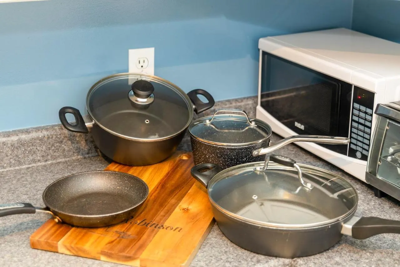 Newly Furnished 2 Bd-1 Wc Centrally Located In Langford Victoria Sleeps 6 0*,