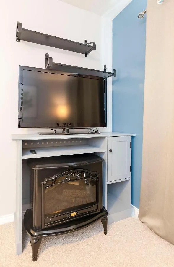 Nyaraló Newly Furnished 2 Bd-1 Wc Centrally Located In Langford Victoria Sleeps 6