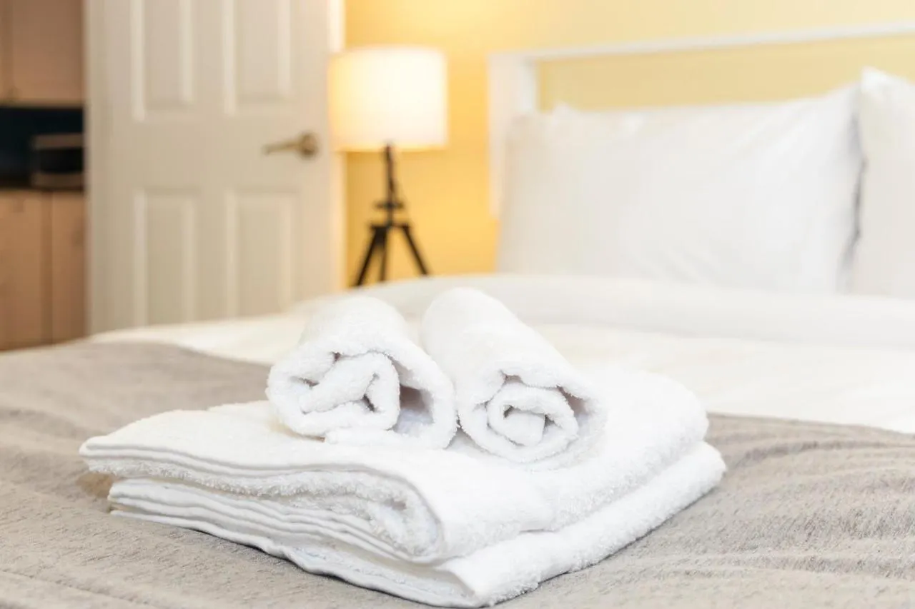 Nyaraló Newly Furnished 2 Bd-1 Wc Centrally Located In Langford Victoria Sleeps 6