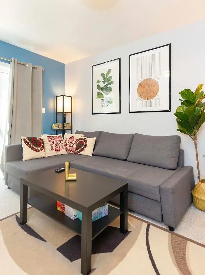 Newly Furnished 2 Bd-1 Wc Centrally Located In Langford Victoria Sleeps 6 0*,  Kanada